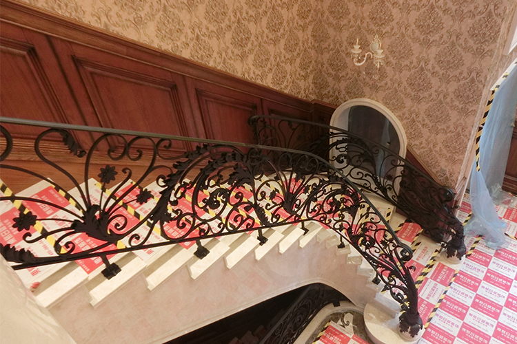 吉林市圣地亚歌别墅锻铁楼梯扶手